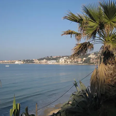 50m T2 Grande Terrasse Vue Climatise Piscine Chauffee, Parking Clos Gratuit Sanary-sur-Mer
